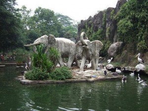 patung-gajah-kebun-binatang-ragunan