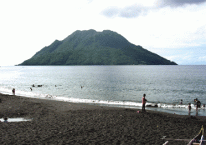 Pantai Sulamadaha di Ternate. Pantai berpasir hitam ini menyuguhkan pemandangan yang indah, yakni Pulau Hiri di seberang pantai. Dulunya, Pulau Hiri merupakan tempat persembunyian Sultan Ternate Muhammad Djabir.