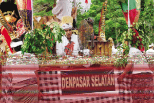 Kesenian "Wayang Lemah" yang biasa dipentaskan pada upacara tertentu yang berkaitan dengan manusia yadnya.
